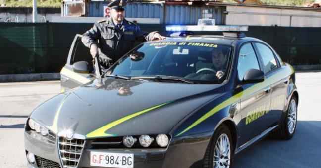 Finanza scova carico di moto rubate |Tre denunce per ricettazione