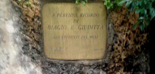 Biagio e Giuditta: la lapide sbiadita | “Questa città non ha memoria”