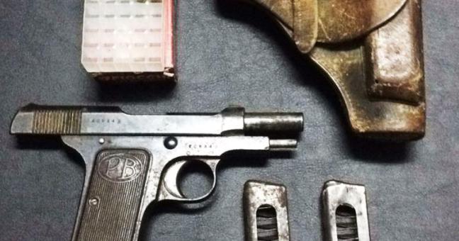 Pistola clandestina nella stalla| Arrestato un allevatore