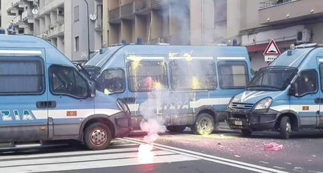 Tafferugli durante manifestazione |Denunciati in 5 per danneggiamento