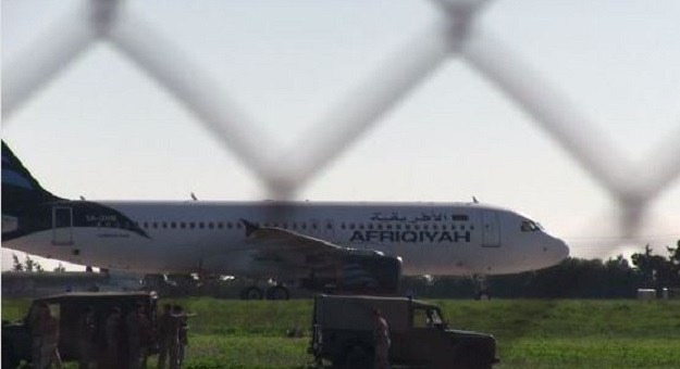 Volo libico dirottato a Malta | Si è arreso il terrorista