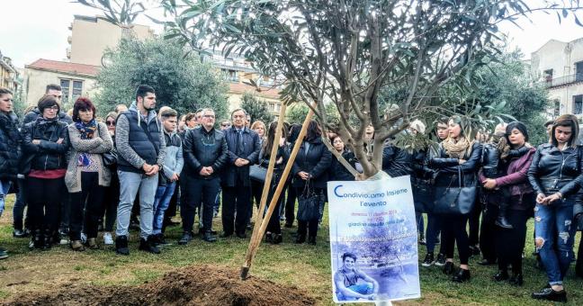 Un albero per ricordare Luca | Il suo sorriso rinasce alla Zisa