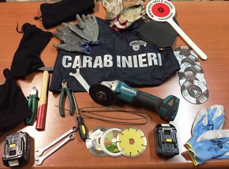Si preparavano per un colpo |Denunciati in 5 tra cui una donna