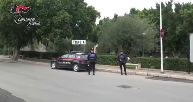 Picchiano un venditore ambulante disabile: giovani di una gang in carcere