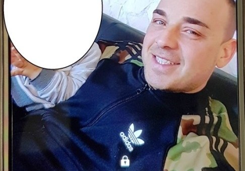 Perde smartphone durante furto |Ladro tradito da un selfie