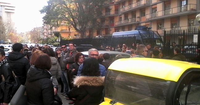 Asu, protesta all’assessorato| Csa: “Pronti alle denunce”