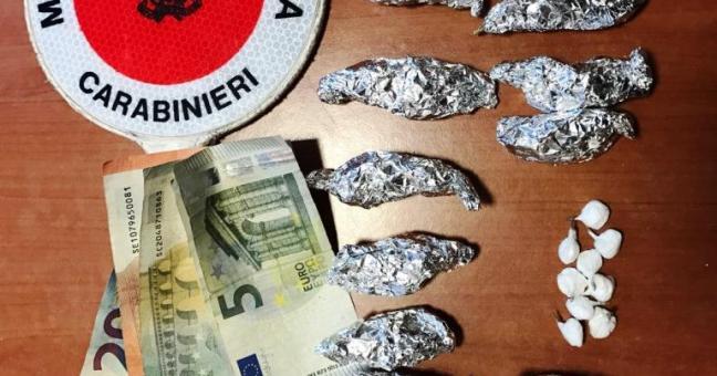 Cocaina e marijuana nel muro |Arrestato spacciatore