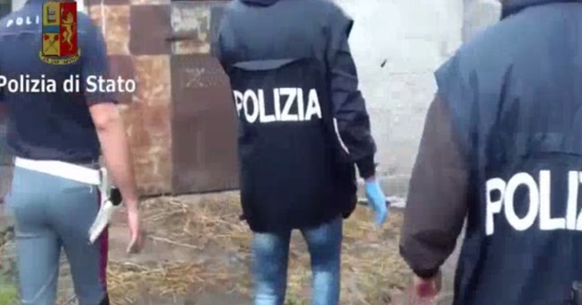 Sequestrata una rimessa di autodemolizione