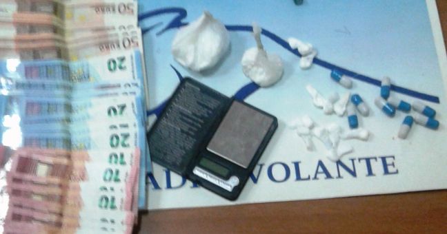 Cocaina e anfetamine, lo spaccio |in un appartamento di Picanello