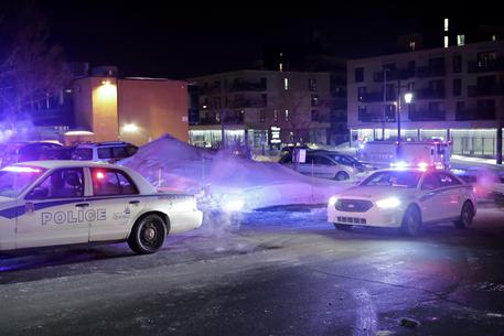 Le preghiere, gli spari | È strage: sei morti