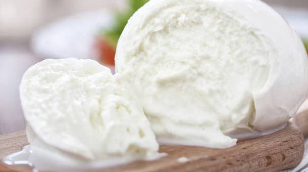 Latte nocivo nelle | mozzarelle di bufala