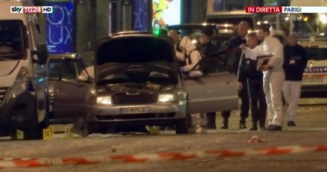 Uomo con un coltello| Panico a Parigi