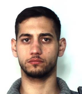 Evade domiciliari e spaccia |Arrestato dai carabinieri