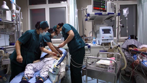 Due bambini | con la meningite