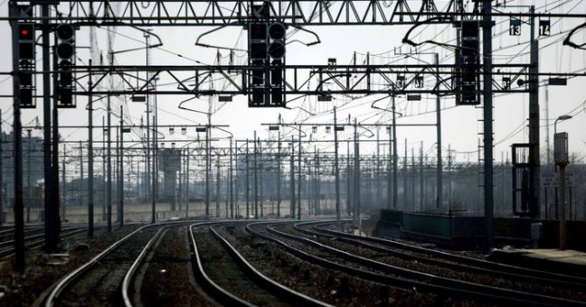 Muore folgorato | sul tetto del treno