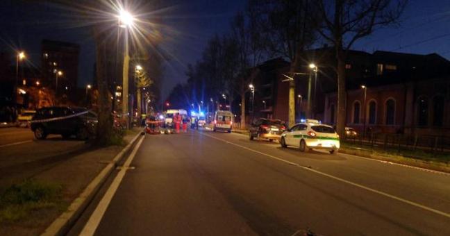 L’impennata in moto | e lo schianto: 3 morti