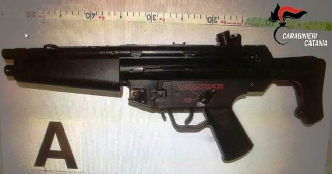 Mitra giocattolo nello scooter |Carabinieri arrestano 2 uomini
