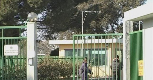 Gli affari coi migranti e la mafia | In manette il parroco del paese