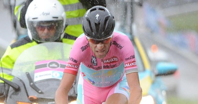 Il Giro d’Italia e gli ambulanti | Via le maglie della corsa