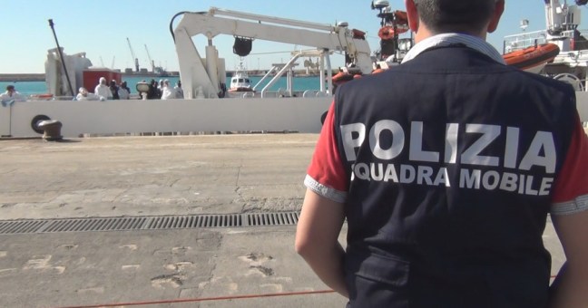 Migranti, arrivo a Pozzallo | Sbarcano in 440