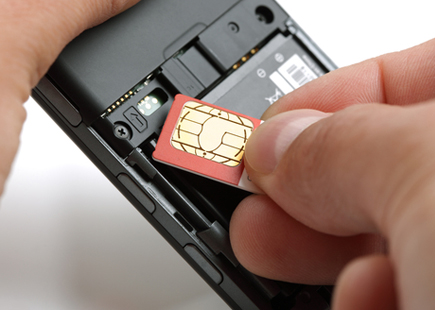 Intesta sim card a clienti ignari |Indagata esercente catanese