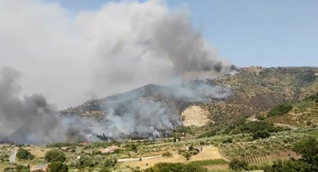 Spenti i roghi tra Patti e Sant’Agata | Nel Ragusano brucia Chiaramonte