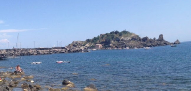 Mare inquinato ad Aci Trezza |Drago: “Lavoriamo al collettore”