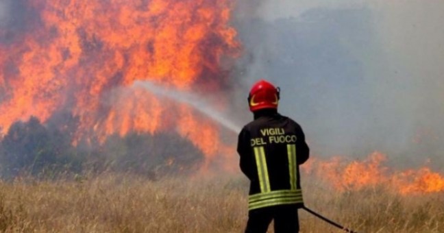 Incendi, brucia tutto | Ci sono due morti