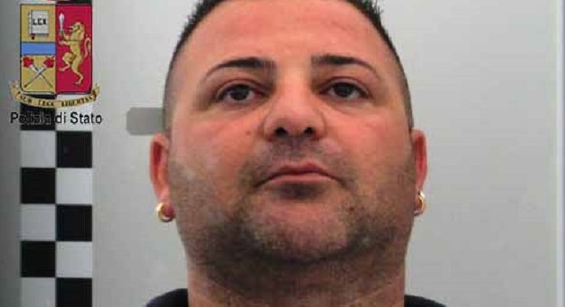 Nervoso per la visita degli agenti | Nascondeva 12 dosi di cocaina
