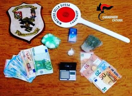 Ingoia la droga per disfarsene |Ricoverato e piantonato in ospedale