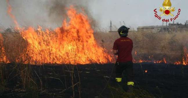 Due roghi a Lipari | La lotta contro il fuoco