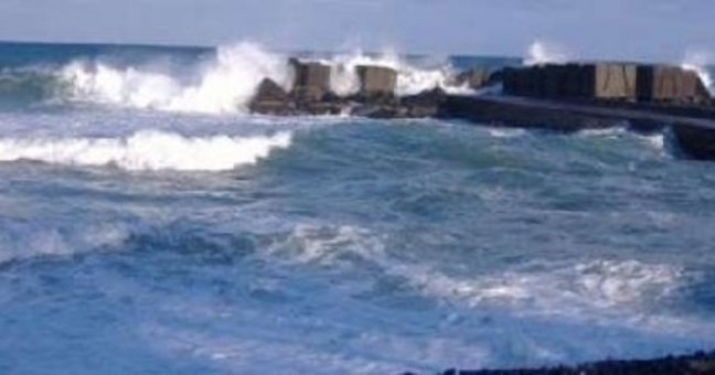 Mare mosso e vento forte | Paura per due velisti