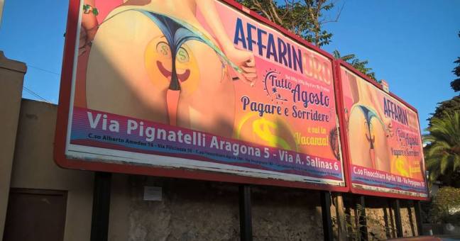“Quella pubblicità è sessista | I vigili la facciano rimuovere”