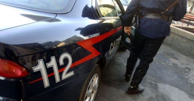 Medico trova | un cadavere in auto