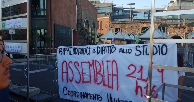Bloccato ingresso delle Ciminiere |La protesta degli studenti