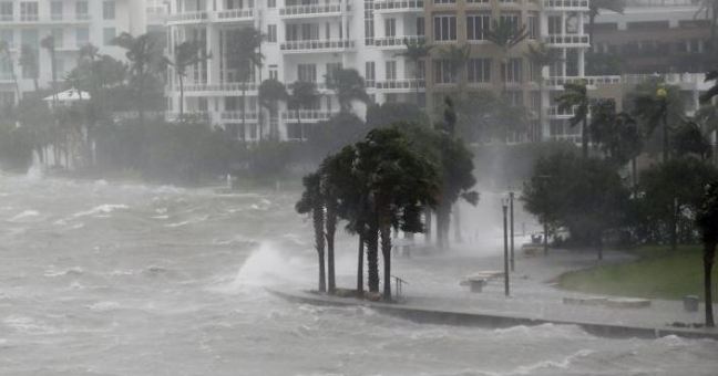 Si placa la furia di Irma | Lascia morti e devastazione