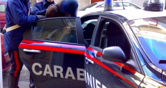 “Paga o ti do in pasto ai lupi” | Usurai nell’orario di lavoro