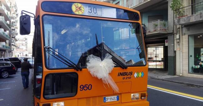Matrimonio “sostenibile” a Catania |Gli sposi arrivano in autobus