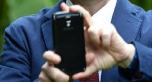 Filma il ragazzo | morto nell’incidente