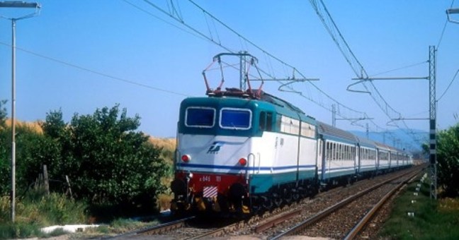 Investito dal treno in corsa | Un 38enne ricoverato al Civico