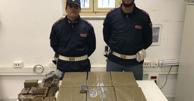 Spacciano in casa |Arrestati dei carabinieri
