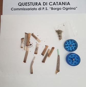 Pizzicati minorenni| a fumare spinelli
