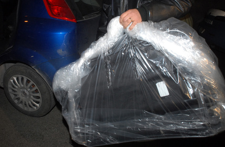 C’è un cadavere | nella valigia
