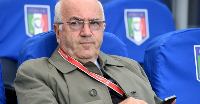 Carlo Tavecchio si è dimesso | “Si dimetta anche il consiglio”