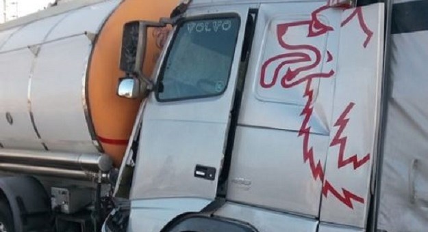 Lo scontro tra 5 Tir | Autostrada nel caos