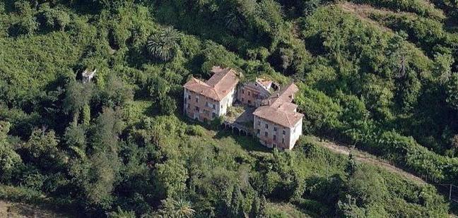 Uccide il fratello | per ragioni di eredità