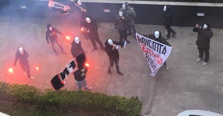 Militanti di FN | a ‘Repubblica’