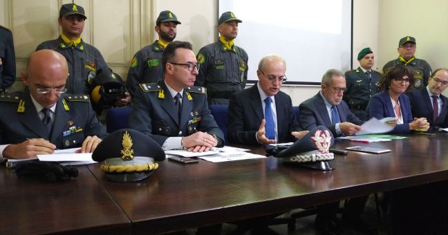 Mafia, GdF arresta otto persone |Sequestrate imprese per 15 milioni