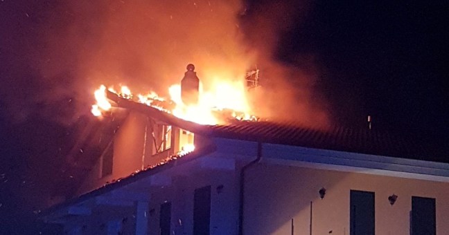 Notte di fuoco a Pedara |Incendio in una villetta