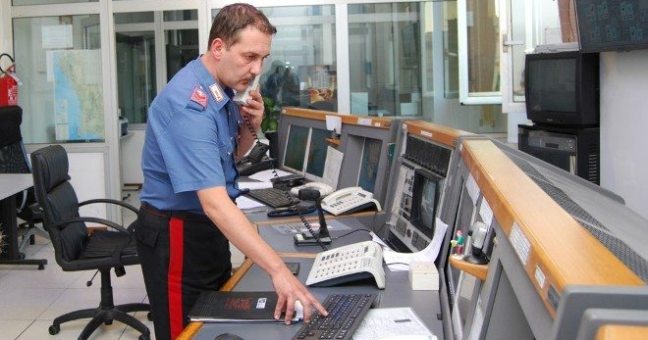 Una bambina stava soffocando | Mamma e carabiniere la salvano